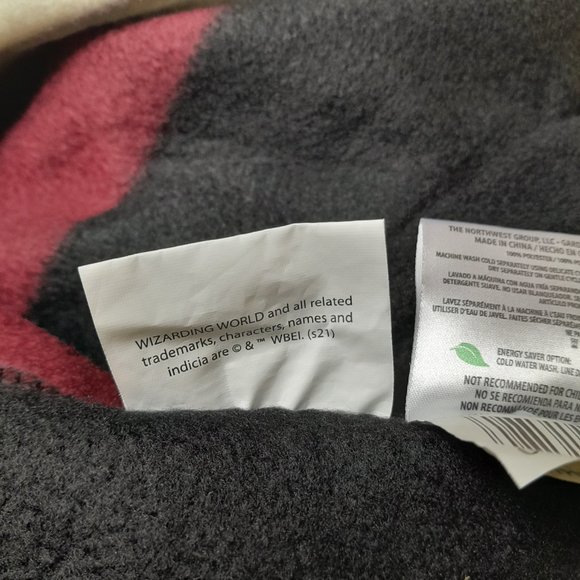 The Wizarding World Harry Potter Gryffindor Robe Fleece Blanket with Sleeves - Picture 9 of 17